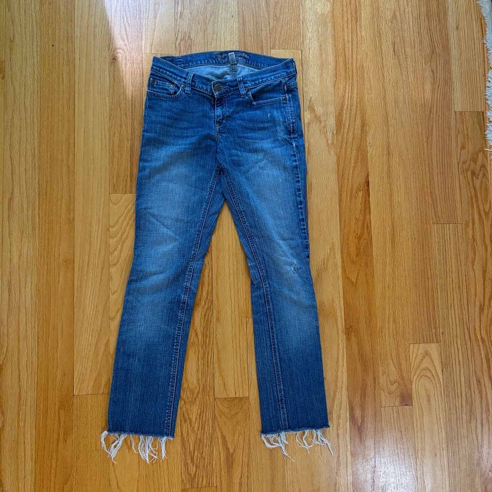 Abercrombie & Fitch Cropped Blue Jeans with Frayed Hem